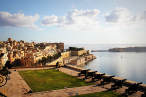 Upper Barrakka Gardens of Saluting battery and Grand Harbor